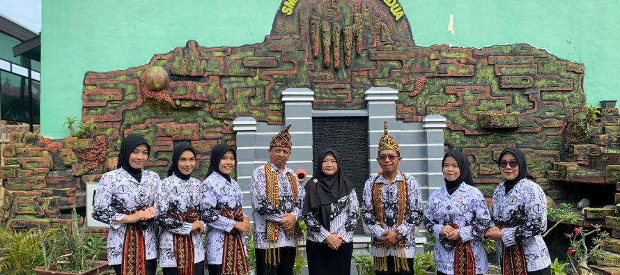 UPT SMPN 01 MUARADUA MERAIH JUARA 2 PERLOMBAAN PADUAN SUARA MARS PGRI